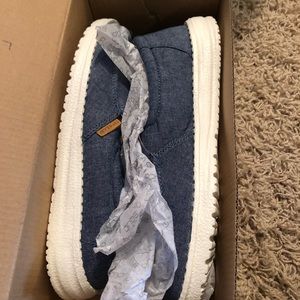 Hey Dude Misty Navy Chambray New Size 7